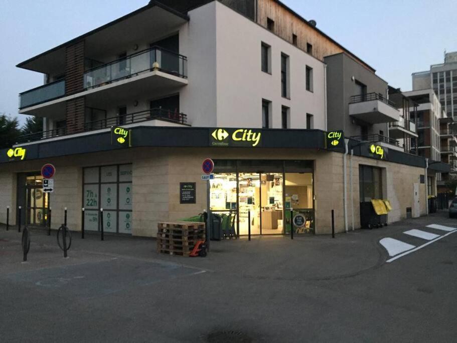 Logement A Brive Avec Terrasse Et Climatisation - Pres De La Gare Et Du Centre-Ville - Wifi Et Stationnement Gratuit Bagian luar foto